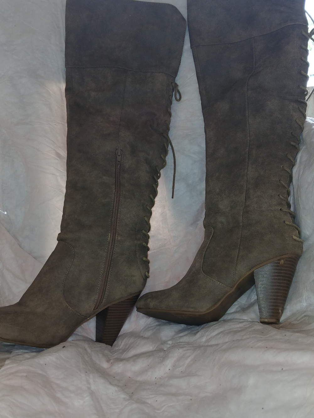 Women's Knee-High Lace-Up Suede Boots in Tan